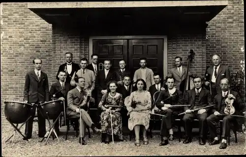 Ak Het NCRV klein orkest onder leding van den heer Piet van den Hurk, Orchester, Musikinstrumente