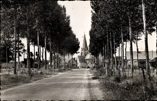 Ak Le Breil Maine-et-Loire, L'Avenue, L'Eglise