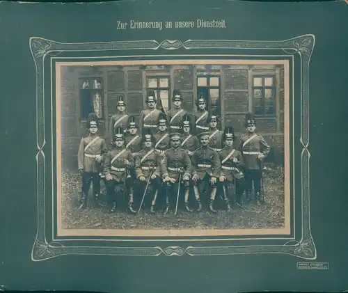 Kabinett Foto Deutsche Soldaten, Kaiserreich, Gruppenbild, Säbel, Federbusch, Pickelhaube