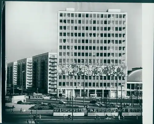 Foto Spremberg Hans-Joachim, Berlin Mitte, Haus des Lehrers, Alexanderplatz, Straßenbahn