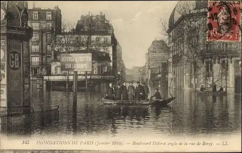 Ak Paris, Inondation 1910, Boulevard Diderot, rue de Bercy, Hochwasser, Boote auf der Straße