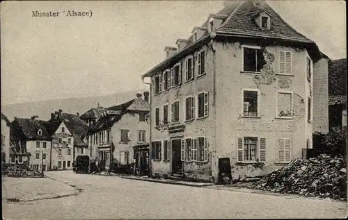 Ak Munster Münster Elsass Haut Rhin, Gasthaus, Straßenpartie mit Trümmern, Zerstörung I. WK