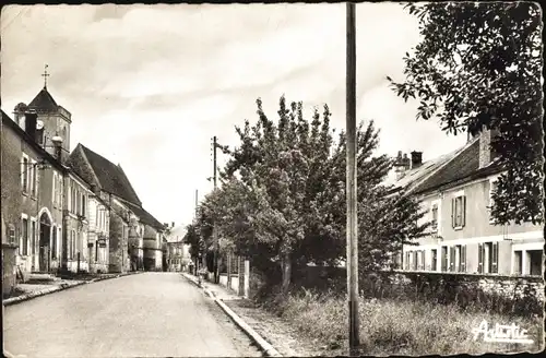 Ak Etais la Sauvin Yonne, Entree du Pays, Route de Clamecy, Straße, Wohnhäuser