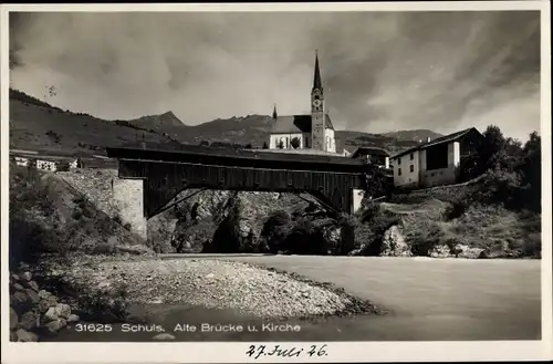Ak Scuol Schuls Kt. Graubünden Schweiz, Alte Brücke, Kirche, 27. Juli 1946