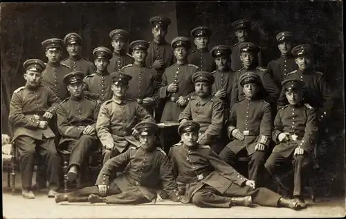 Foto Ak Deutsche Soldaten in Uniformen, 2. Ersatz Batl. 4. Komp. 10. Korporalsch. Inf. Regt. No. 79