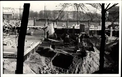 Foto Ak Berlin Wedding Gesundbrunnen, Wolliner Straße, Güterbahnhof Nordbahnhof im Bau