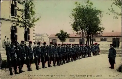 Ak Französisches Militär, Les Plaisirs de la Caserne, Rassemblement pour le Garde, Exerzierplatz
