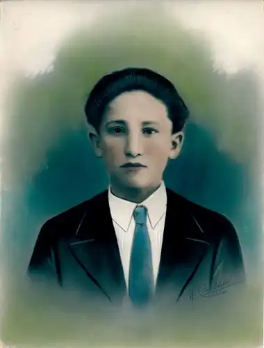 Foto Combalie, Henri, Toulouse, Portraitfotografie, Junge im Anzug, coloriert