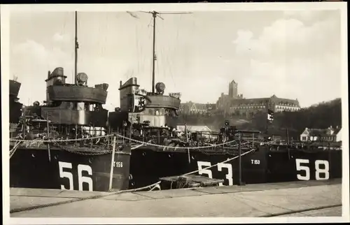 Foto Ak Flensburg in Schleswig Holstein, Deutsche Kriegsschiffe T 156 und T 153