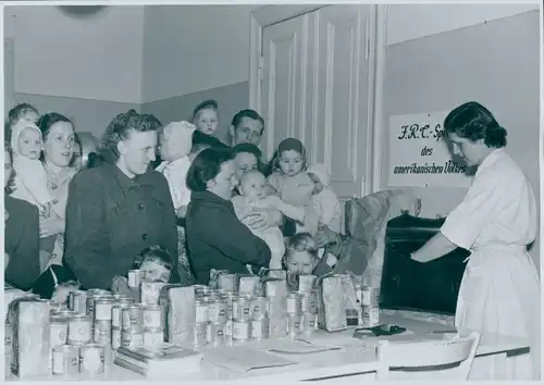 Foto Berlin, Bert Sass, FRC Speise Spenden des amerikanischen Volkes, Kindernahrung, Heinz Pudding