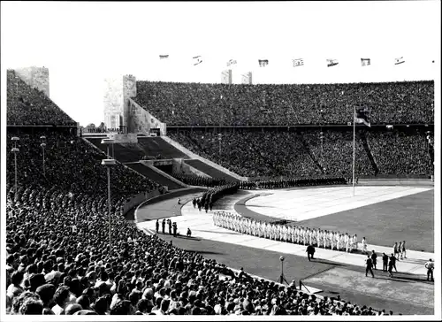 Foto Bert Sass Berlin Westend, Olympiastadion, Turnfest, Einlauf der Turner