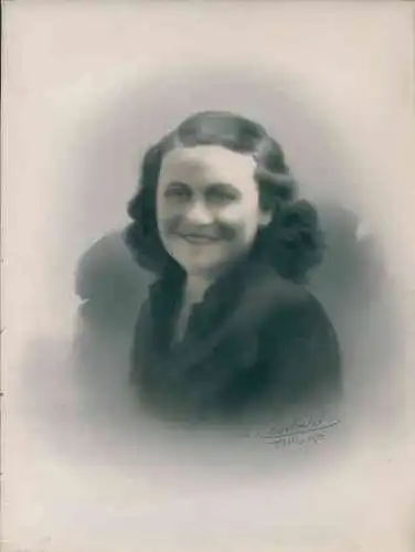 Foto Combalie, Henri, Toulouse, Portraitfotografie, Frau mit angelegtem Haar