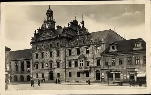 Foto Ak Kolín Köln an der Elbe Mittelböhmen, Geschäfte, Rathaus