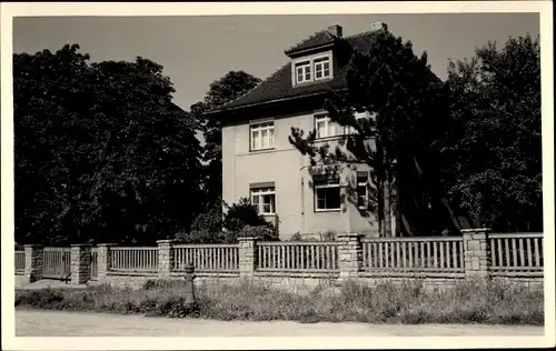 Foto Ak Colditz in Sachsen, Haus mit Garten