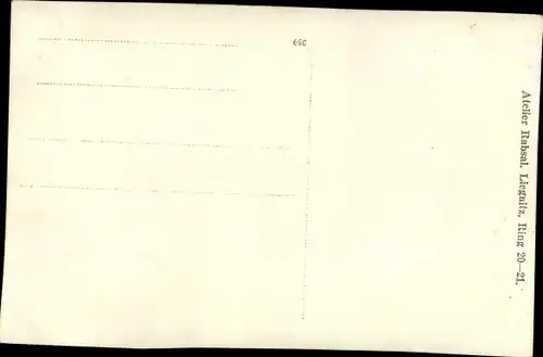 Foto Ak Junge in Ulanenuniform, sitzende Frau, Portrait