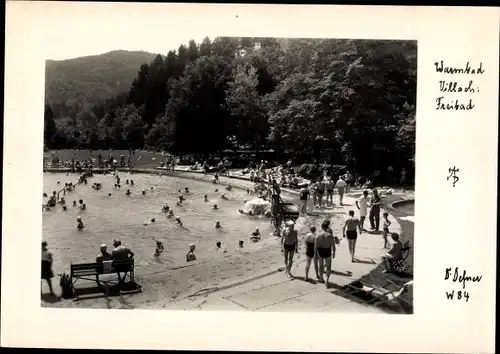 Ak Villach in Kärnten Österreich, Partie am Warmbad, Freibad, Badegäste, Schwimmbecken, Liegewiese