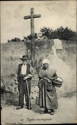 Ak Puy de Dôme, Types Auvergnats, Tracht, Kreuz