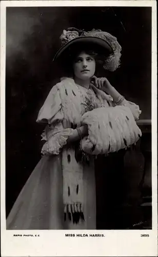 Ak Schauspielerin Hilda Harris, Portrait, Pelzstola, Muff