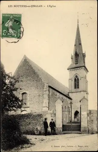 Ak Les Moutiers en Cinglais Calvados, L'Eglise