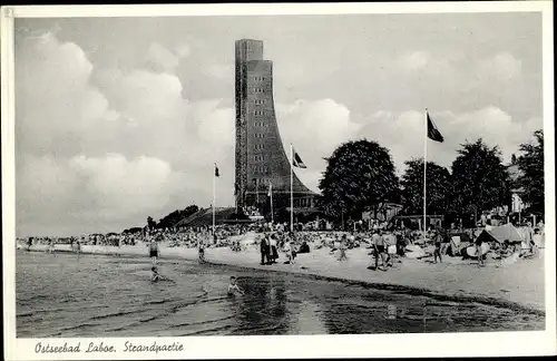 Ak Laboe bei Kiel, Strandpartie, Strandurlaub, Ehrenmal