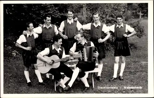 Ak Weißenbach am Lech Tirol, Trachtenverein, Gitarre, Akkordeon, Gruppenbild