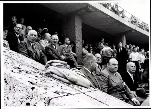 Foto Berlin, Bert Sass, Olympiastadion, Evangelischer Kirchentag 1951, Besucher