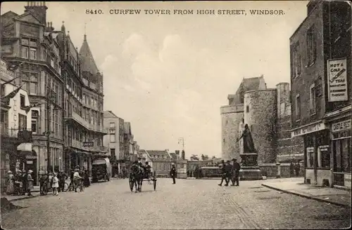 Ak Windsor Berkshire England, Curfew Tower from High Street