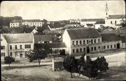 Foto Ak Hrušovany nad Jevišovkou Region Südmähren, Blick auf den Ort, Kirche