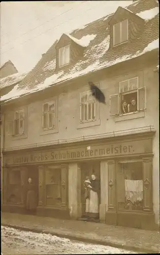 Foto Ak Mügeln in Sachsen, Geschäftshaus Schuhmachermeister Gustav Krebs, Familie