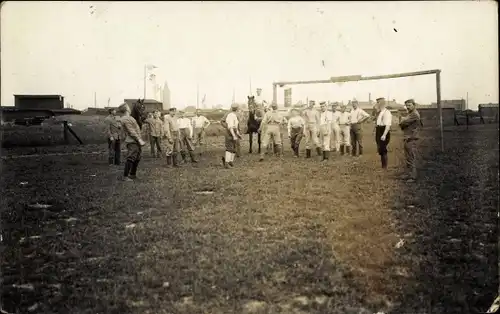 Foto Ak Frankreich, Soldaten in Uniformen, I WK