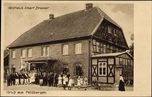 Ak Feldbergen Söhlde in Niedersachsen, Gasthaus Albert Bremer, Totalansicht, Gruppenportrait