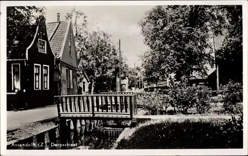 Ak Assendelft Nordholland Niederlande, Dorpsstraat, Brücke, Fluss