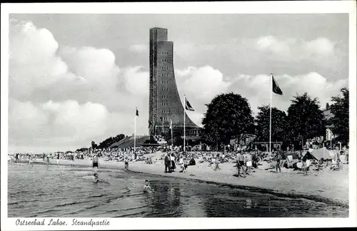 Ak Laboe bei Kiel, Strandpartie, Strandurlaub, Ehrenmal