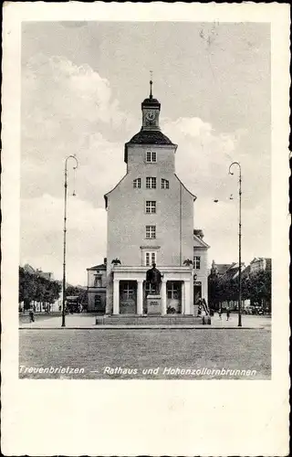 Ak Treuenbrietzen in Brandenburg, Rathaus, Hohenzollerbrunnen