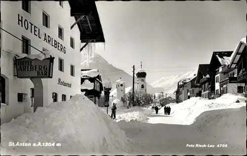 Ak Sankt Anton am Arlberg Tirol Österreich, Hotel Arlberg, Straßenpartie