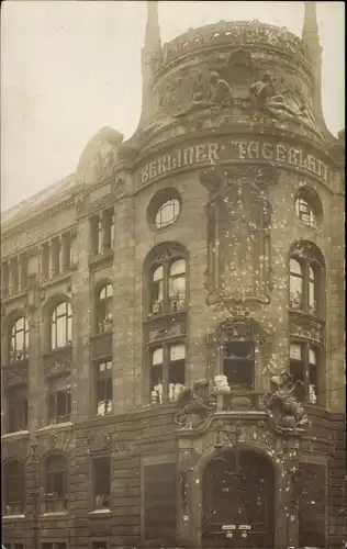 Foto Ak Berlin Mitte, Straßenkämpfe, Beschossenes Gebäude vom Berliner Tageblatt, Spartakusaufstand