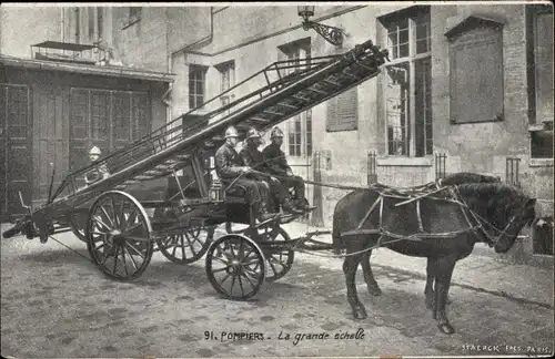 Ak Pompiers, la grande echelle, Feuerwehr, Leiterfahrzeug