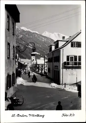 Ak Sankt Anton am Arlberg Tirol Österreich, Straßenpartie