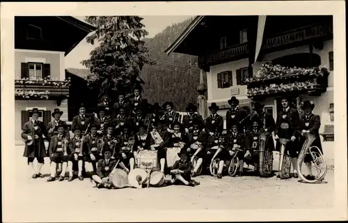 Foto Ak Waidring in Tirol, Musikkapelle, Männer in Trachten, Instrumente