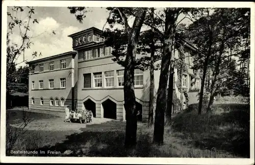 Ak Streek Sandkrug Hatten in Oldenburg, Kinderheim, Bastelsunde im Freien