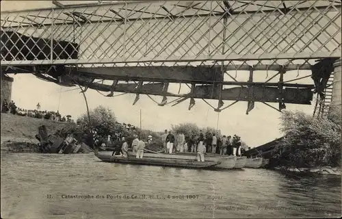 Ak Les Ponts de Cé Maine et Loire, Catastrophe 1907, Brücke nach der Eisenbahn-Katastrophe