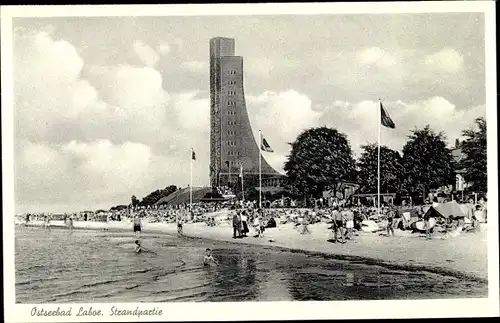 Ak Laboe bei Kiel, Strandpartie, Strandurlaub, Ehrenmal