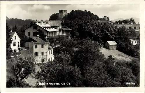 Ak Bad Kreuzen in Oberösterreich, Teilansicht mit Ruine