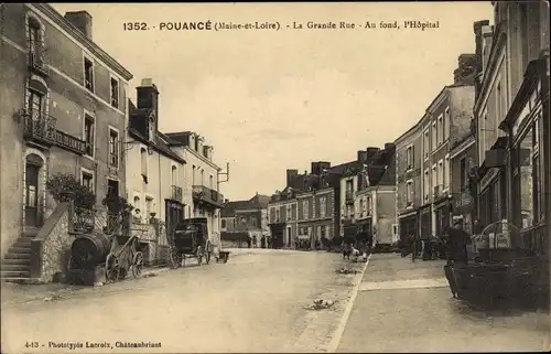 Ak Pouancé Maine et Loire, La Grande Rue, Au fond, l'Hopital