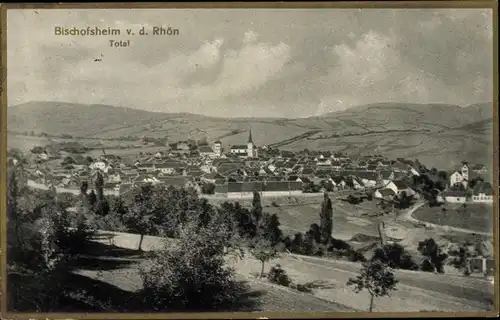 Ak Bischofsheim Rhön, Totalansicht, Kirche und Häuser