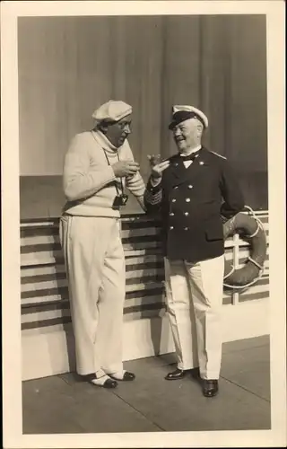 Foto Ak Zwei Männer in Kostümen, Seemann und Kapitän, Karneval 1936