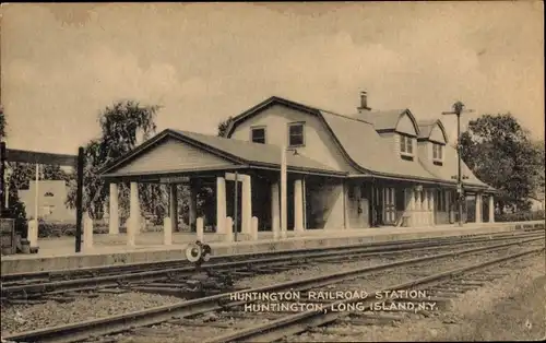 Ak Huntington Long Island New York USA, Railroad Station, Bahnhof, Gleisseite