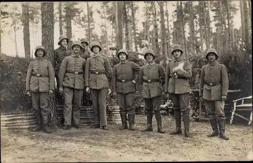 Foto Ak Deutsche Soldaten in Uniformen, Gruppenaufnahme, I WK