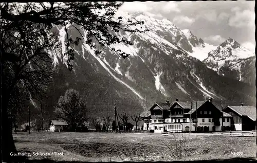 Ak Pinswang in Tirol, Gasthof z. Schluxen, Bes. Karl Mertel