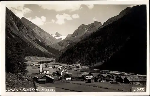 Ak Gries Längenfeld Sulztal Tirol, Panorama, Ort im Tal, Wälder, Stubaier Alpen